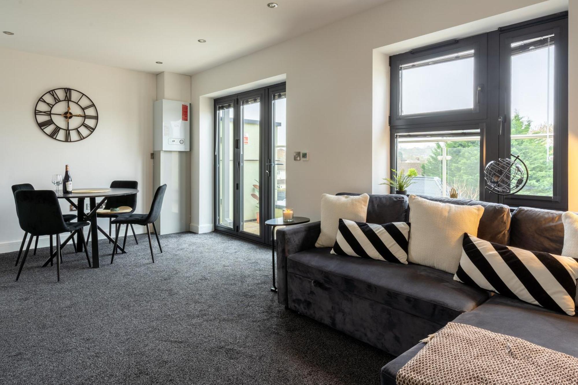 Modern 2-Bed Apartment With Balcony, Close To Oxford City Centre With Free Parking ภายนอก รูปภาพ